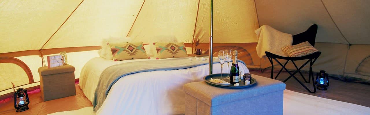 Location Tente Mariage Les Mariés location tentes mariage jeunes maries header - Location Tente Mariage Les Mariés