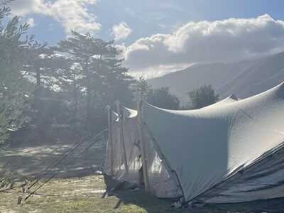 location panneaux cristal pour tente nomade