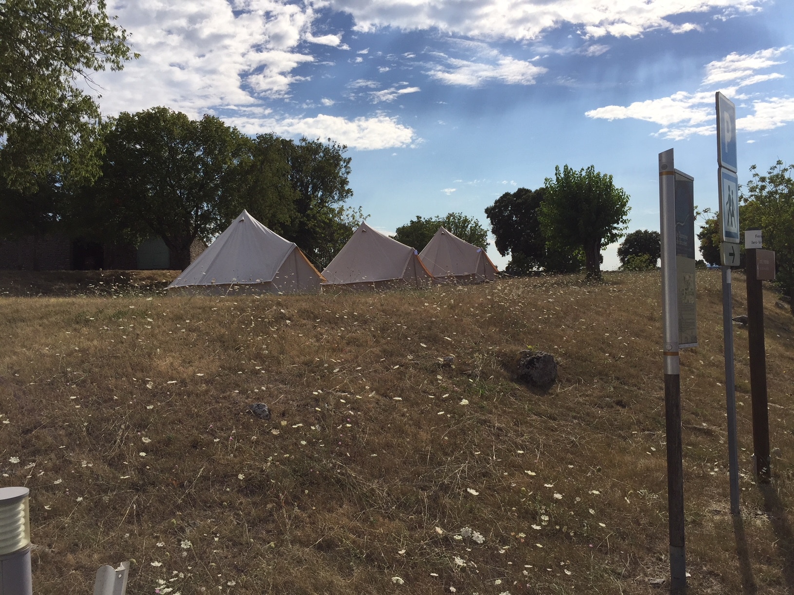 location tente mariage mas de baumes
