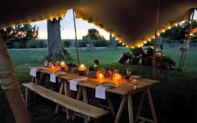 Quel style de tables et de chaises choisir pour votre mariage sous tente nomade ?